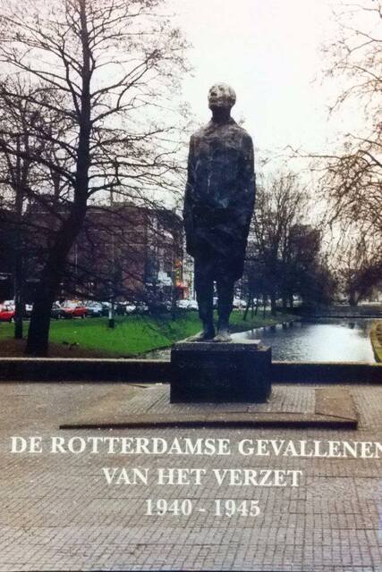 De Rotterdamse gevallenen van het verzet 1940-1945 - A.M. Overwater De Rotterdamse gevallenen van het verzet 1940-1945 - A.M. Overwater